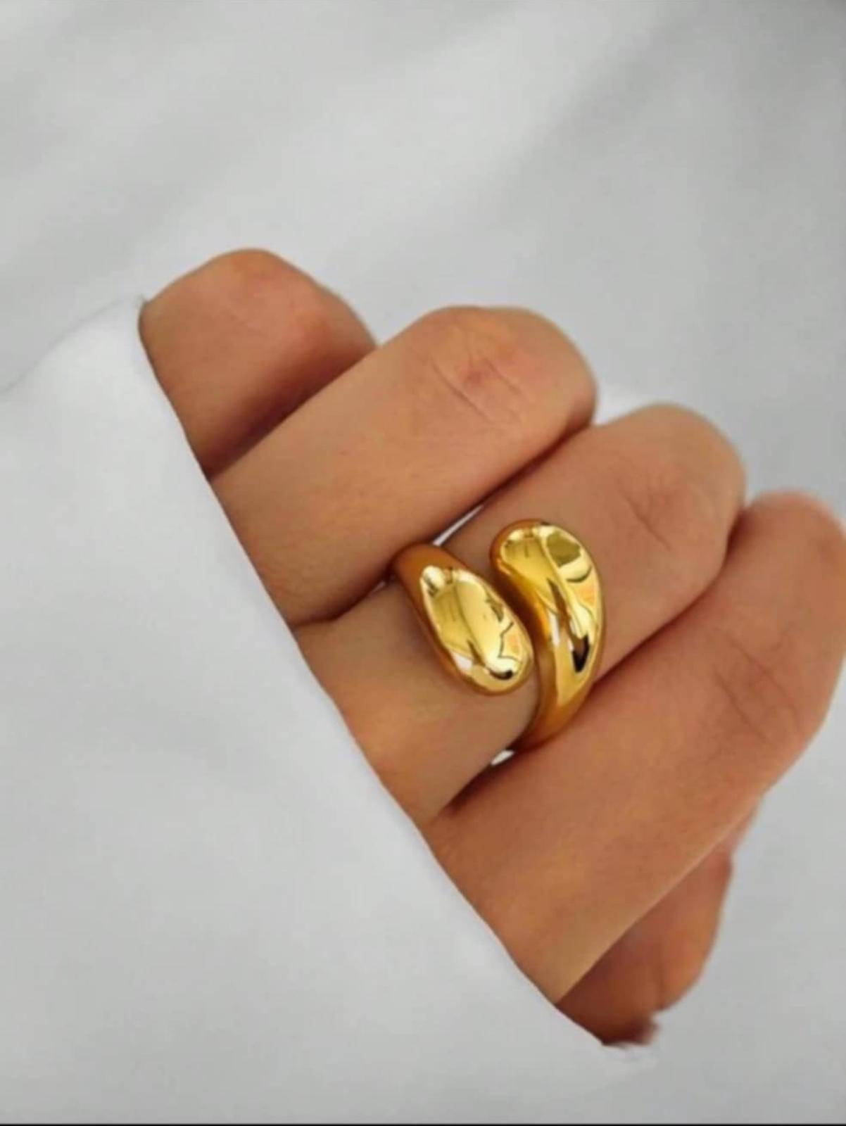Double Twist Ring