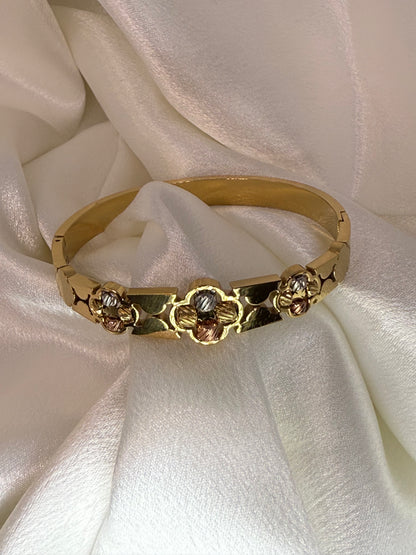 Elegant Flower Bracelet