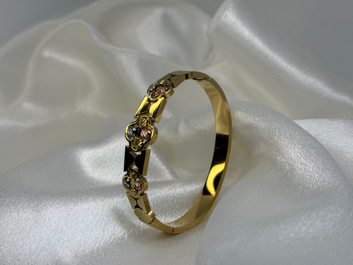 Elegant Flower Bracelet