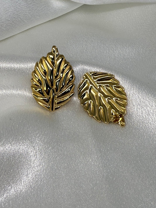 Refined and Elegant Leaf Earring
